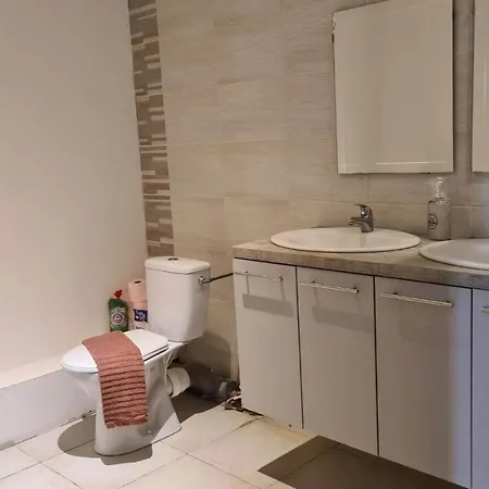 Holiday home Appartement2 Entre Nimes-avignon-arles Beaucaire (Gard)