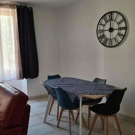 Appartement2 Entre Nimes-avignon-arles Holiday home